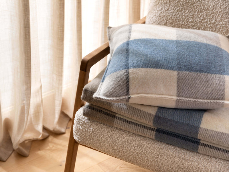 ALBY WOOL BLANKET IN LAKE BLUE